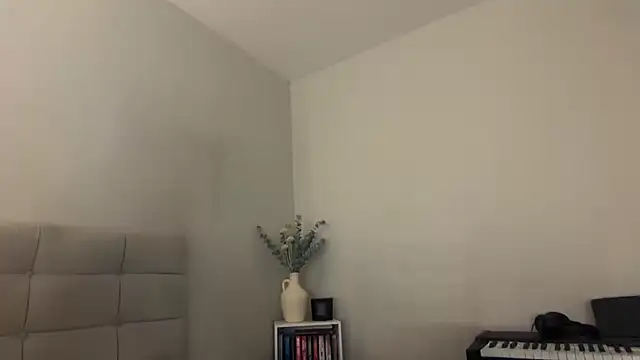 skyejde online show from April 2026 07:42:01 PM