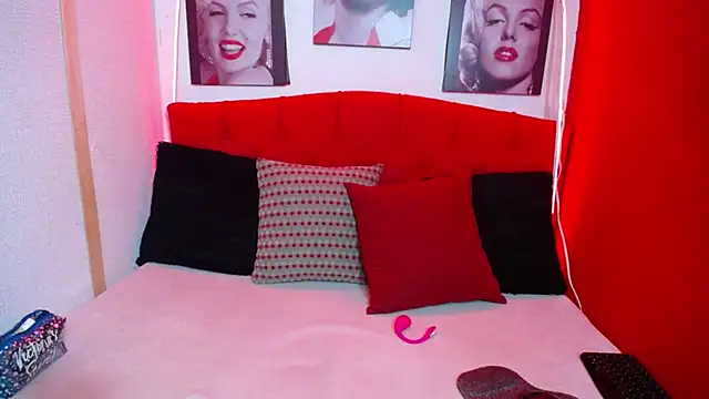 Snapshot of Tiana_Ebony18 chatting on October 2025 11:55:02 AM Tiana Ebony18 online show from October 2025 11:55:02 AM