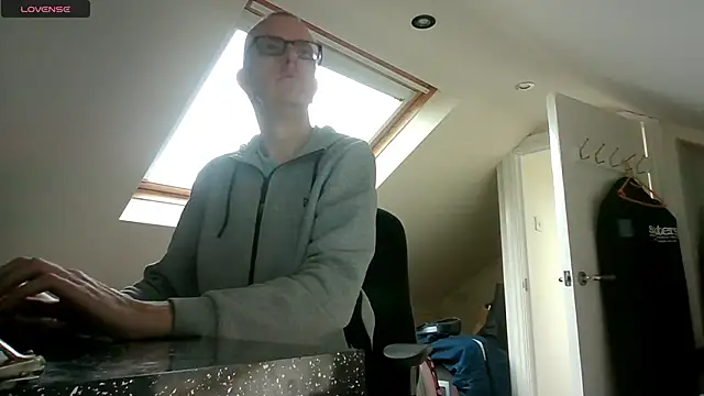 AdmiredThirty online show from December 2025 12:22:02 PM