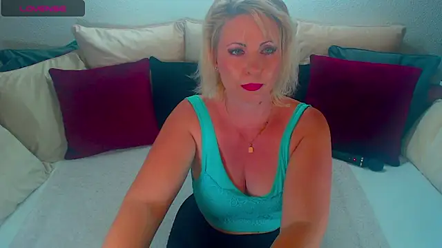 Lex McQueen online show from May 2026 08:04:01 PM