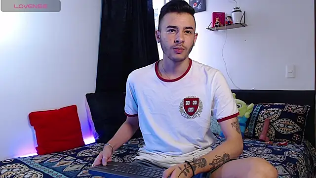 kyle clint07 online show from November 2025 09:30:02 PM