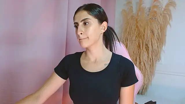 Snapshot of Danella_houston chatting on June 2026 07:52:01 PM Danella houston online show from June 2026 07:52:01 PM