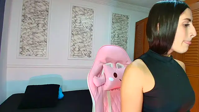 Snapshot of Danella_houston chatting on December 2025 11:10:01 PM Danella houston online show from December 2025 11:10:01 PM