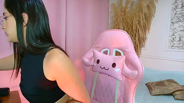 Danella houston online show from April 2026 08:04:01 PM