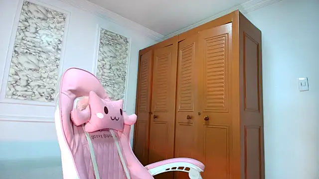 Snapshot of Danella_houston chatting on November 2025 07:06:02 PM Danella houston online show from November 2025 07:06:02 PM