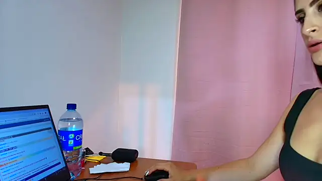 Danella houston online show from April 2026 08:04:02 PM