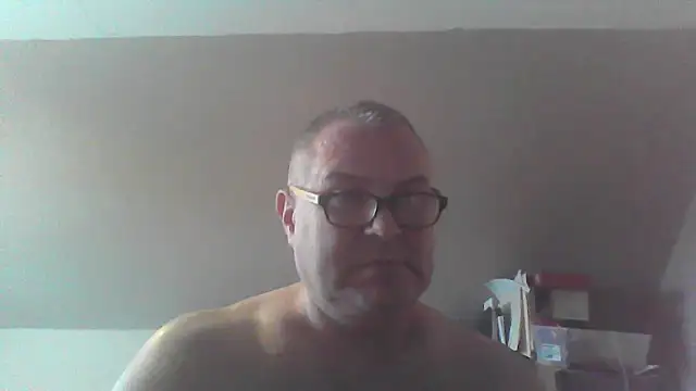 mkestr69 online show from December 2025 09:31:02 PM