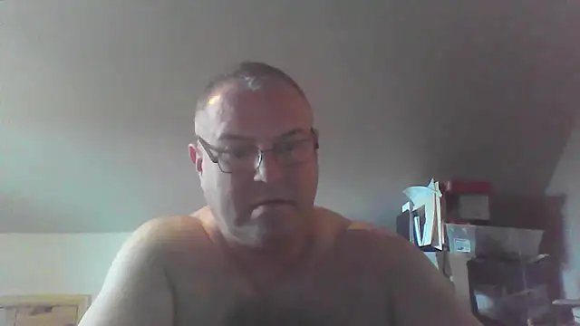 mkestr69 online show from November 2025 07:52:02 PM