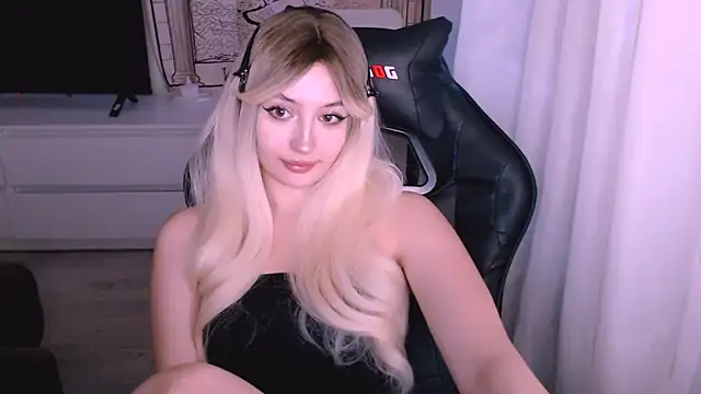 beauty blonde online show from December 2025 02:54:02 AM