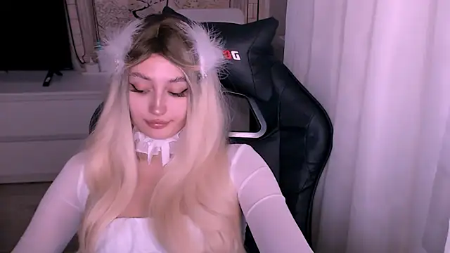 beauty blonde online show from November 2025 02:16:02 AM