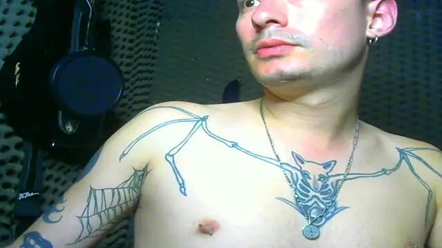 Snapshot of vampireathome chatting on March 2025 04:03:01 AM vampireathome online show from March 2025 04:03:01 AM