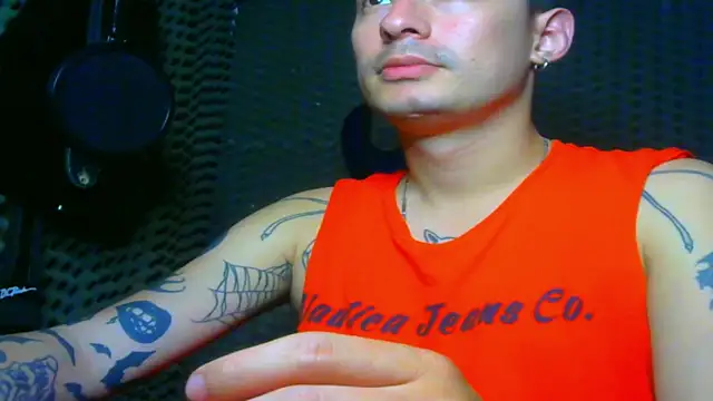 Snapshot of vampireathome chatting on March 2025 03:23:02 AM vampireathome online show from March 2025 03:23:02 AM