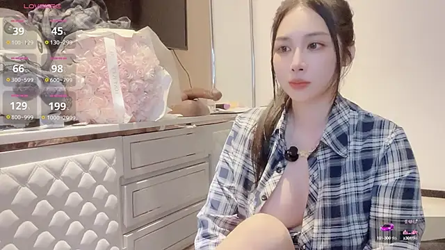 Moonccoi online show from September 2025 07:54:02 PM