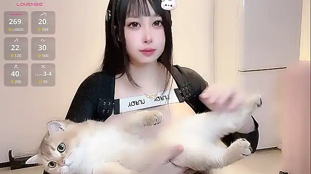 Snapshot of Moonccoi chatting on January 2026 12:09:01 PM Moonccoi online show from January 2026 12:09:01 PM