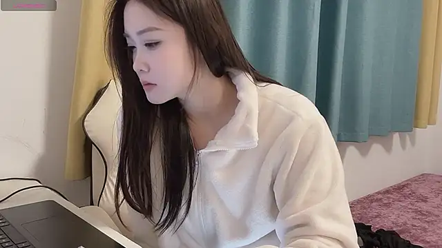 Snapshot of Qvo-Q chatting on February 2025 01:44:01 PM Qvo-Q online show from February 2025 01:44:01 PM