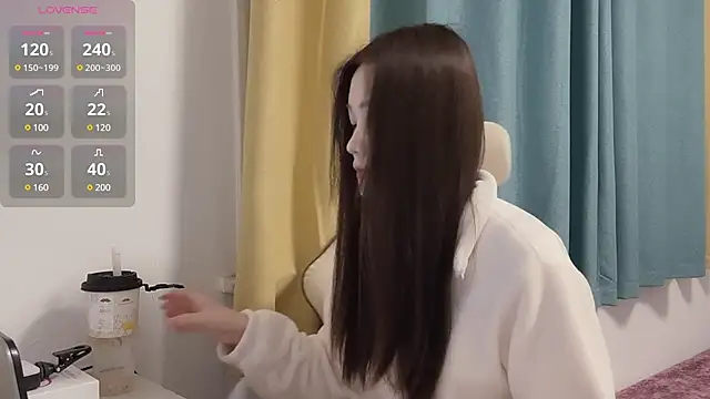 Snapshot of Qvo-Q chatting on March 2025 04:01:01 PM Qvo-Q online show from March 2025 04:01:01 PM