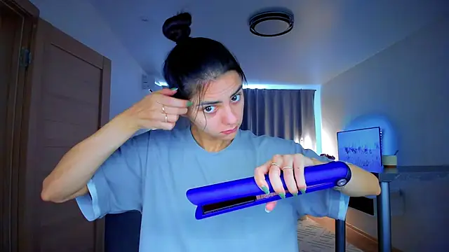 EmiliaZen online show from October 2025 01:08:01 PM