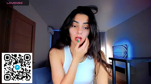 EmiliaZen online show from October 2025 01:12:02 PM