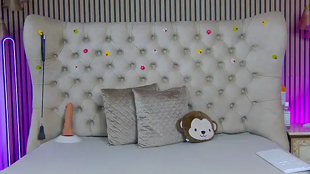 PlayfulShow online show from April 2026 02:18:02 PM