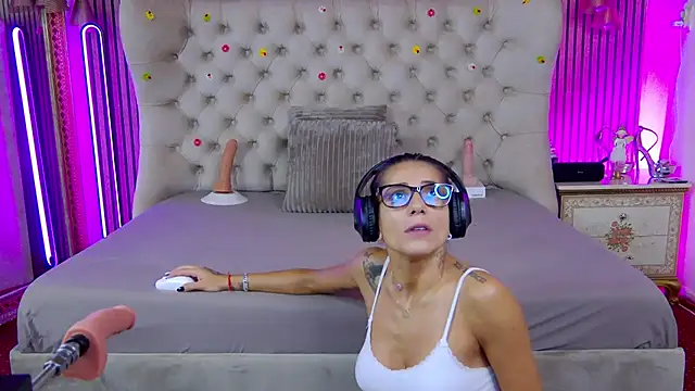 Snapshot of PlayfulShow chatting on October 2025 08:44:01 AM PlayfulShow online show from October 2025 08:44:01 AM