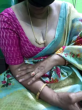 Snapshot of niiveditha chatting on October 2025 01:12:02 PM niiveditha online show from October 2025 01:12:02 PM