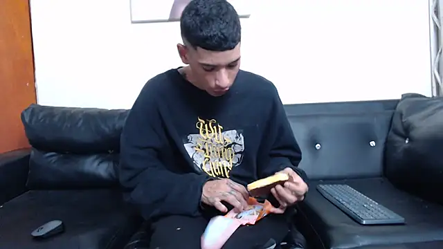 Snapshot of biigjhonny chatting on November 2025 02:34:01 AM biigjhonny online show from November 2025 02:34:01 AM