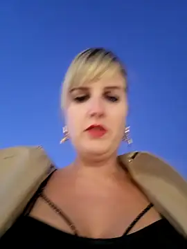 Snapshot of Sexybiene969 chatting on October 2025 04:41:02 PM Sexybiene969 online show from October 2025 04:41:02 PM