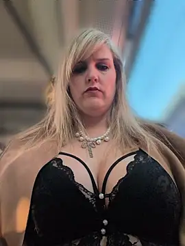 Sexybiene969 online show from April 2026 04:11:01 PM