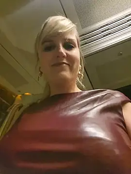 Sexybiene969 online show from October 2025 05:12:01 PM