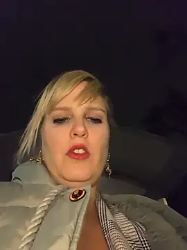 Sexybiene969 online show from December 2025 05:24:02 PM