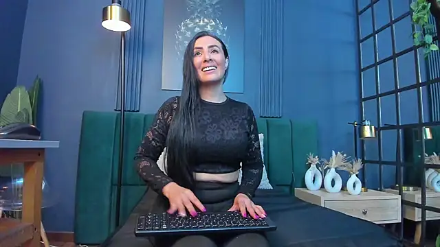 scarlet edwars online show from March 2026 06:30:02 PM