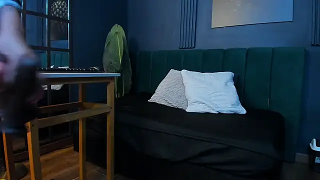 scarlet edwars online show from April 2026 06:58:01 PM