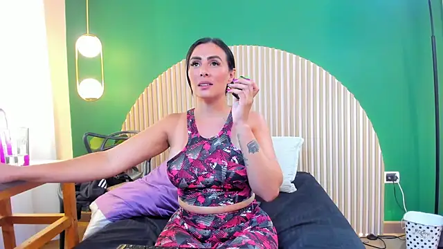 scarlet edwars online show from April 2026 09:39:33 PM