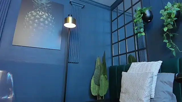 scarlet edwars online show from February 2026 07:03:02 PM