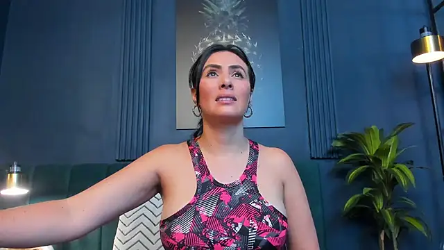 scarlet edwars online show from February 2026 08:20:02 PM