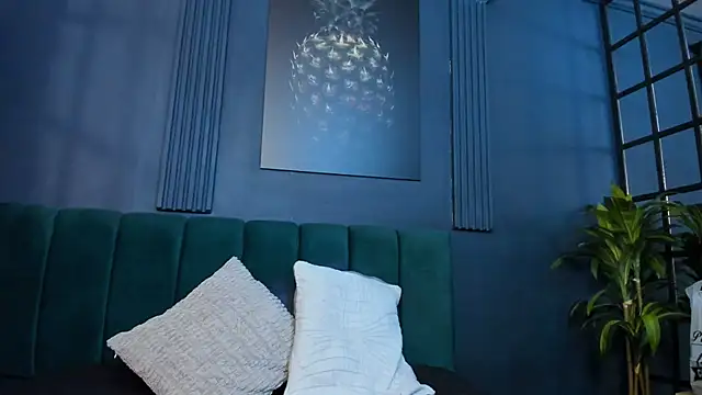 scarlet edwars online show from April 2026 05:32:01 PM