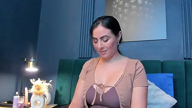 scarlet edwars online show from February 2026 06:48:02 PM