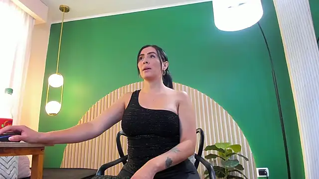 scarlet edwars online show from January 2026 06:33:01 PM