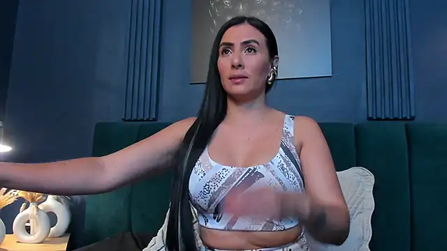 scarlet edwars online show from December 2025 06:20:02 PM