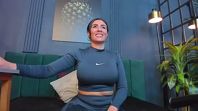 scarlet edwars online show from February 2026 05:04:01 PM