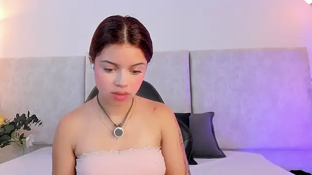 Giselle Lauren online show from December 2025 08:56:02 PM