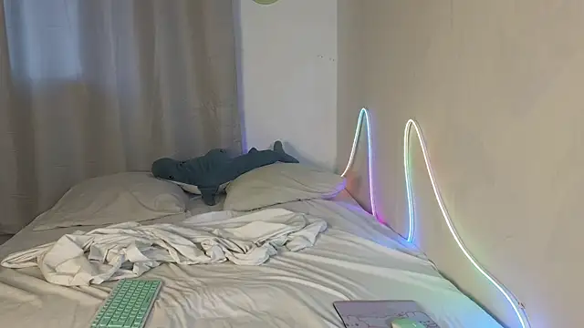 Julian wins online show from April 2026 01:01:02 AM