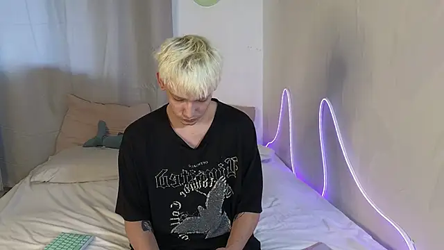 Julian wins online show from April 2026 01:23:02 AM