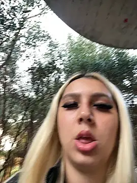 hotamanda01 online show from December 2025 01:10:01 PM