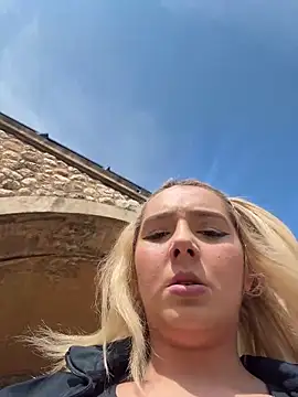 hotamanda01 online show from February 2026 11:32:02 AM