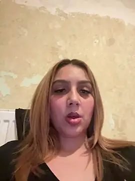 hotamanda01 online show from April 2026 05:52:01 PM