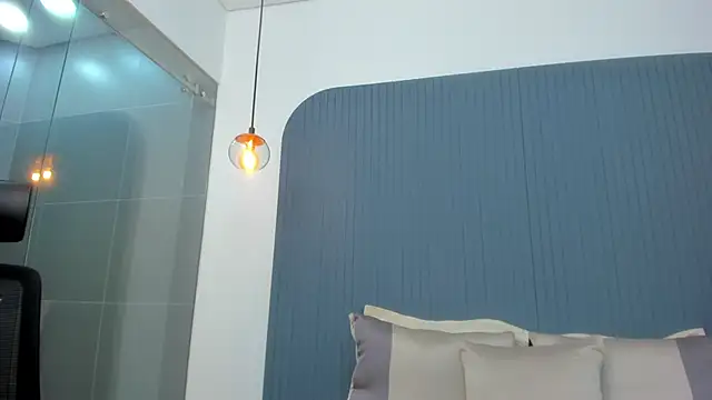 Snapshot of KiimCollins chatting on March 2025 06:39:02 PM KiimCollins online show from March 2025 06:39:02 PM