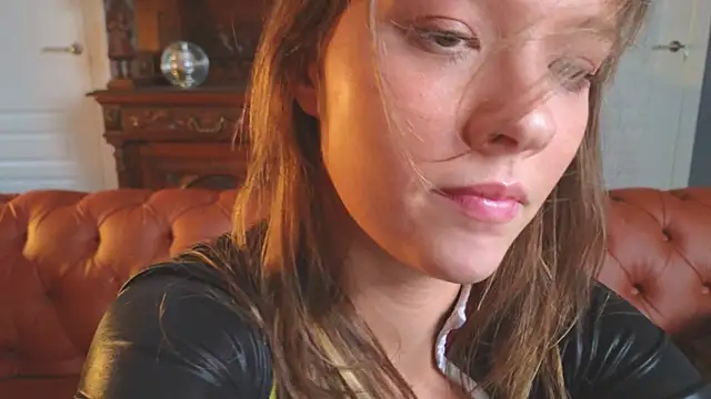 DemiDee online show from January 2026 08:18:01 AM