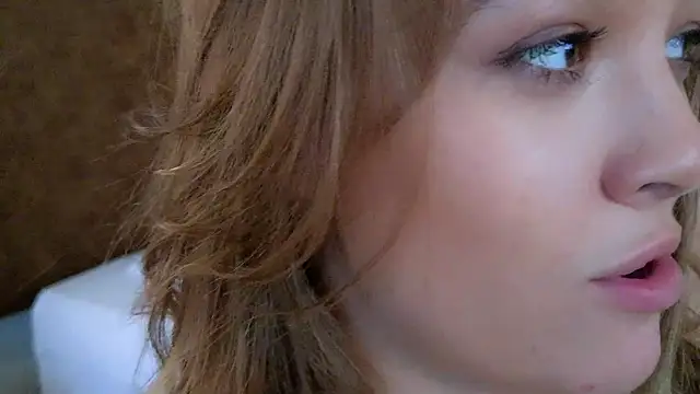 Snapshot of DemiDee chatting on October 2025 10:36:02 AM DemiDee online show from October 2025 10:36:02 AM