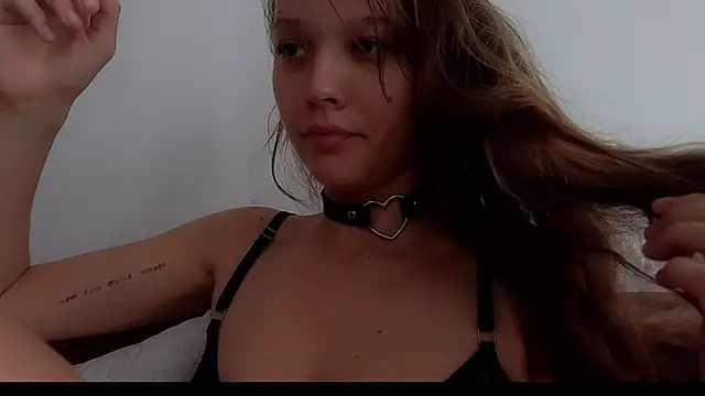 Snapshot of DemiDee chatting on November 2025 08:41:02 AM DemiDee online show from November 2025 08:41:02 AM